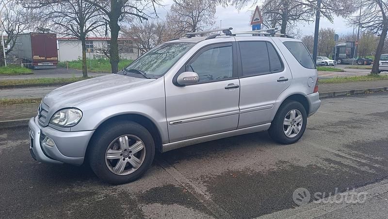 Usata Mercedes ML270 163 CV (119 kW) 2005 Grigio SUV