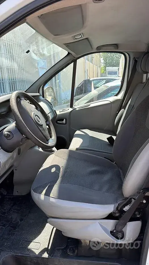 Usata Opel Vivaro 146 CV (107 kW) 2009 Nero Monovolume
