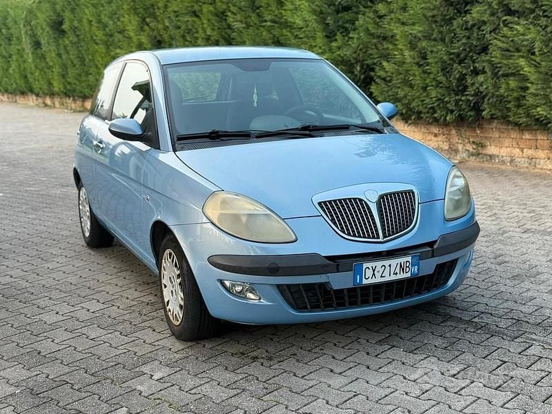 Usata Lancia Ypsilon 60 CV (44 kW) 2005 Blu Utilitaria