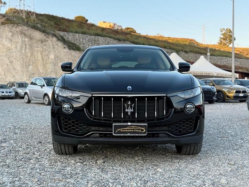 Begagnad Maserati Levante 275 HK (202 kW) 2018 Svart SUV