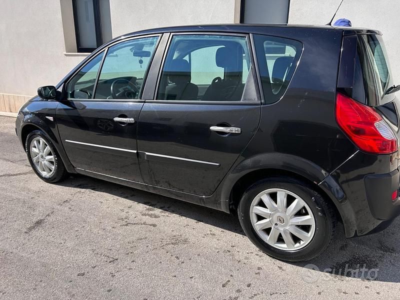 Usata Renault Scénic II 105 CV (77 kW) 2007 Monovolume
