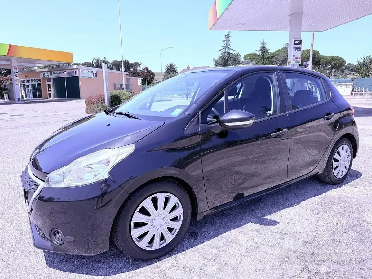 Usata Peugeot 208 68 CV (50 kW) 2012 Nero Utilitaria