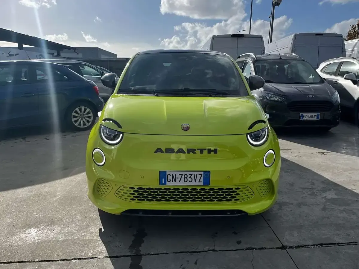 Usata Abarth 500e 47 kW (64 CV) 2023 Giallo Utilitaria
