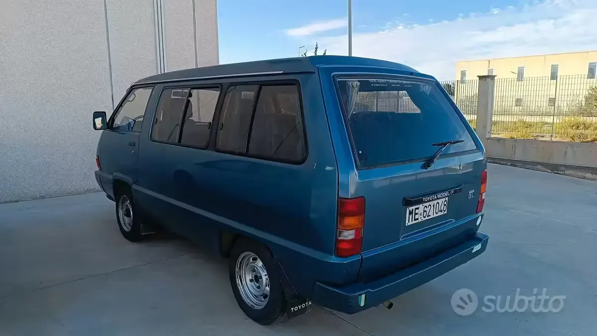 Usata Toyota HiAce 1986 Blu Monovolume