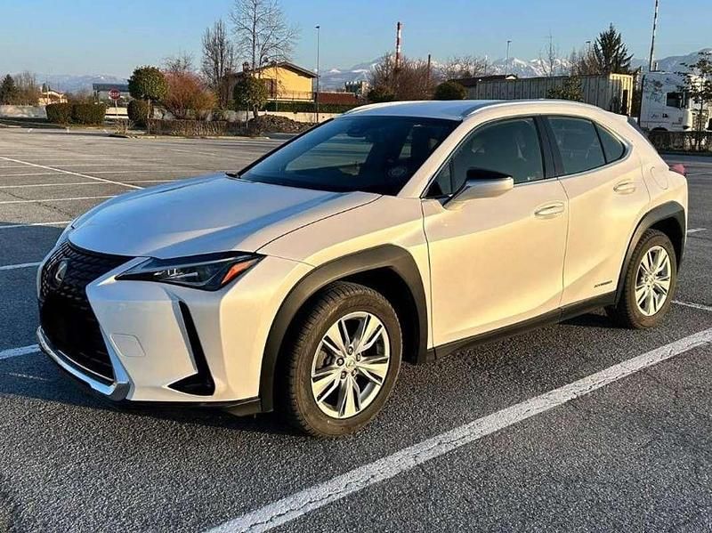 Usata Lexus UX 250h Business Edition 184 CV (135 kW) 2019 Bianco SUV