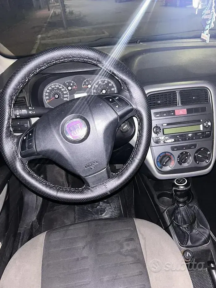 Usata Fiat Grande Punto 65 CV (47 kW) 2006 Grigio Utilitaria