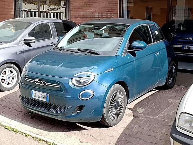 Usata Fiat 500e Icon 42 kW (58 CV) 2021 Ocean green met. Cabrio