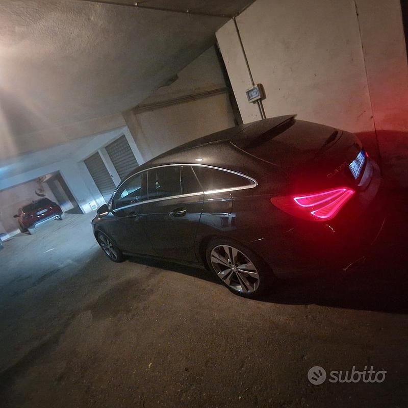 Usata Mercedes CLA200 Shooting Brake 135 CV (99 kW) 2016 Nero Station wagon