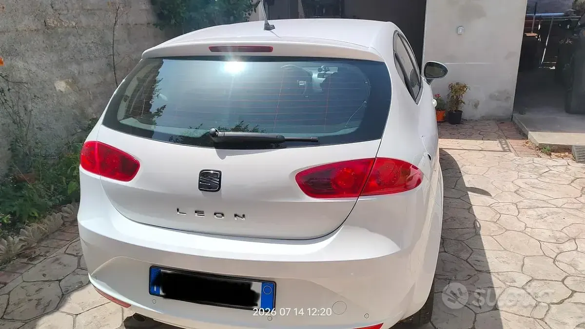 Usata Seat Leon Sport 105 CV (77 kW) 2011 Bianco Utilitaria