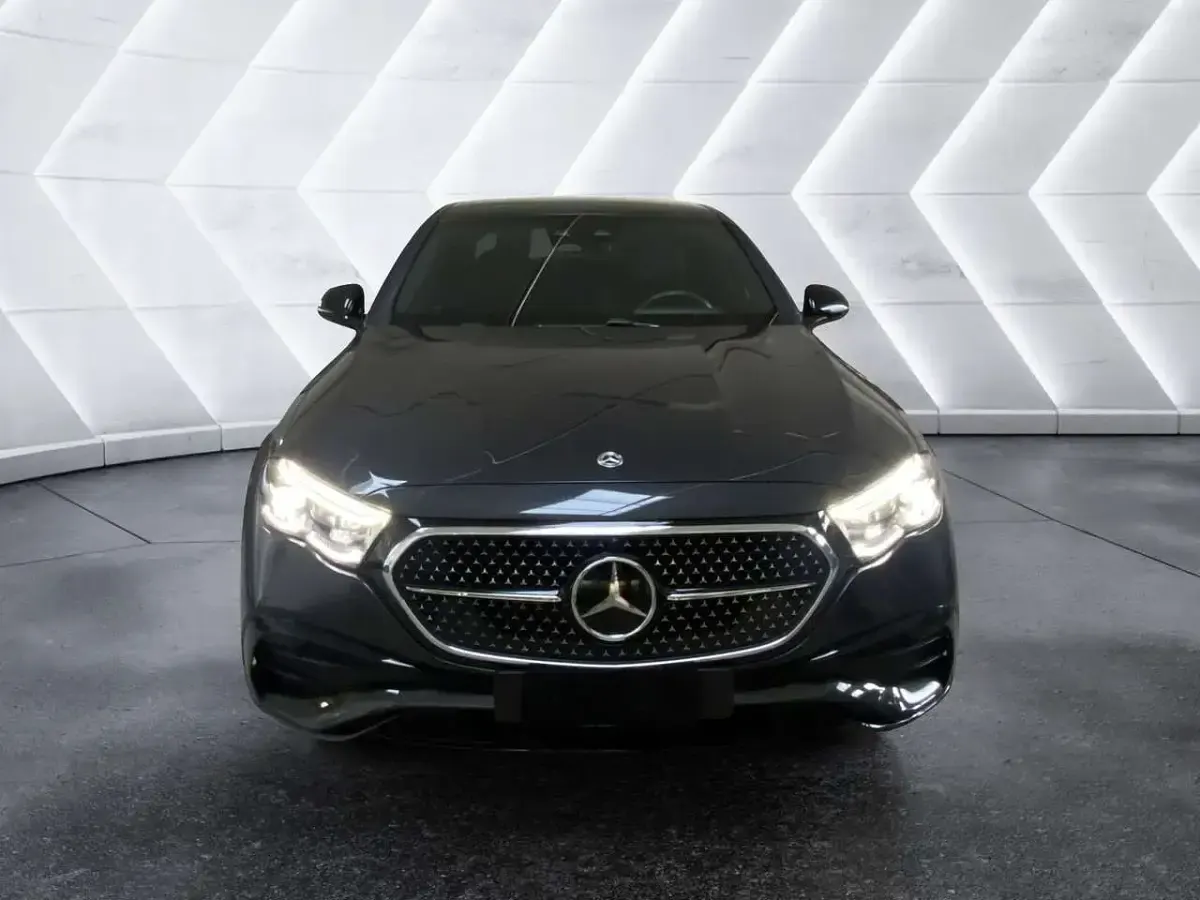 Usata Mercedes E220 Advanced 197 CV (144 kW) 2024 Grigio Berlina