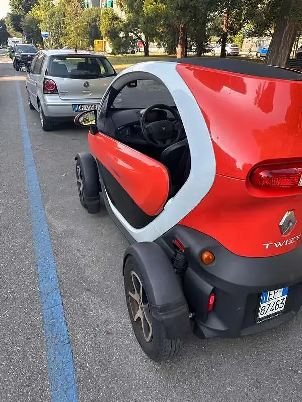 Usata Renault Twizy 8 kW (12 CV) 2019 Rosso Utilitaria