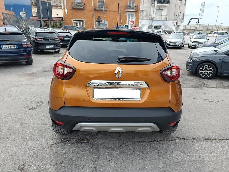 Usata Renault Captur 90 CV (66 kW) 2019 Grigio SUV