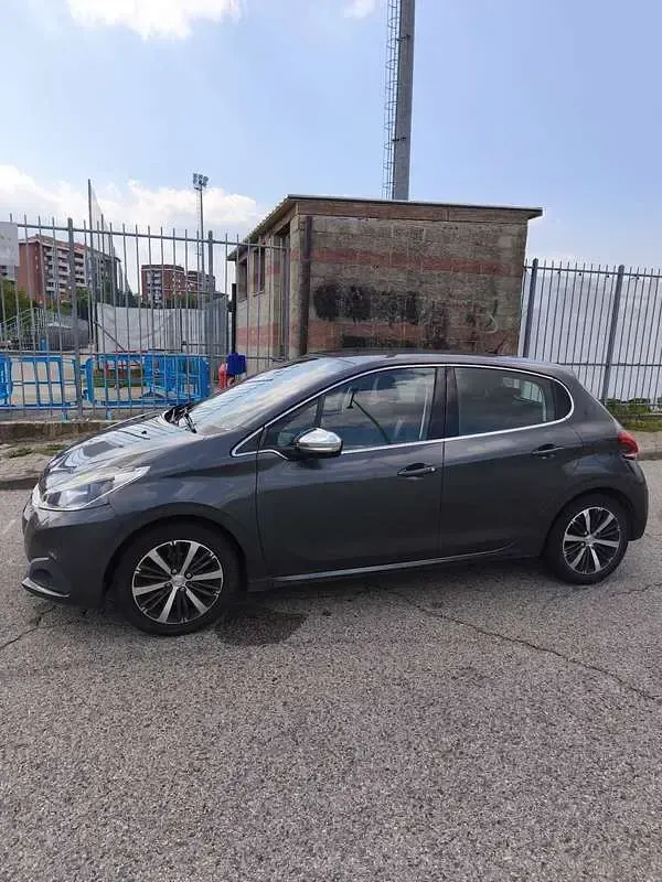 Usata Peugeot 208 Allure 82 CV (60 kW) 2016 Grigio Utilitaria