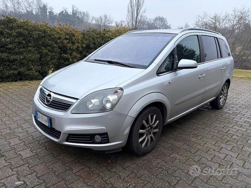 Usata Opel Zafira 93 CV (68 kW) 2007 Grigio Monovolume
