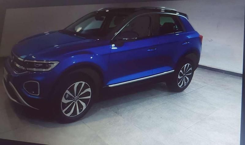 Usata VW T-Roc R-line 116 CV (85 kW) 2023 Blu/azzurro SUV
