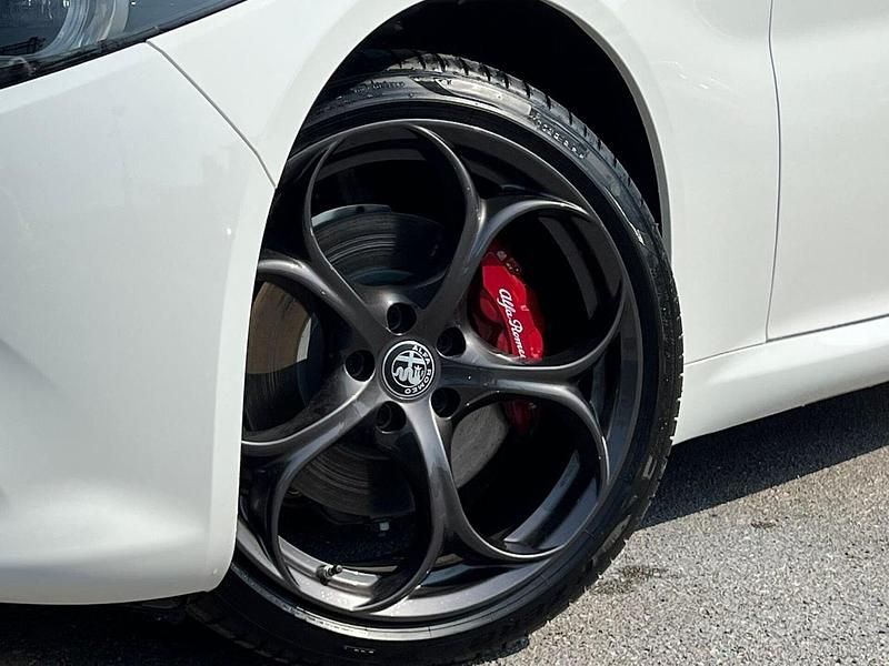 Usata Alfa Romeo Giulia 210 CV (154 kW) 2024 Bianco Berlina