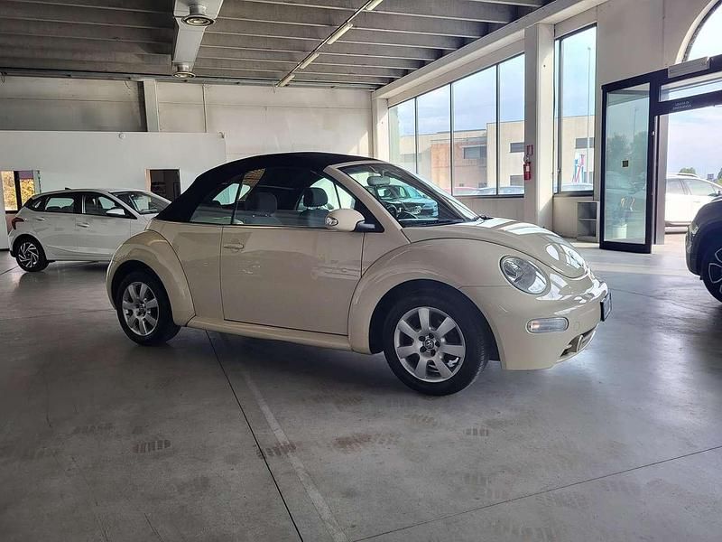 Usata VW New Beetle 75 CV (55 kW) 2005 Pastello Utilitaria