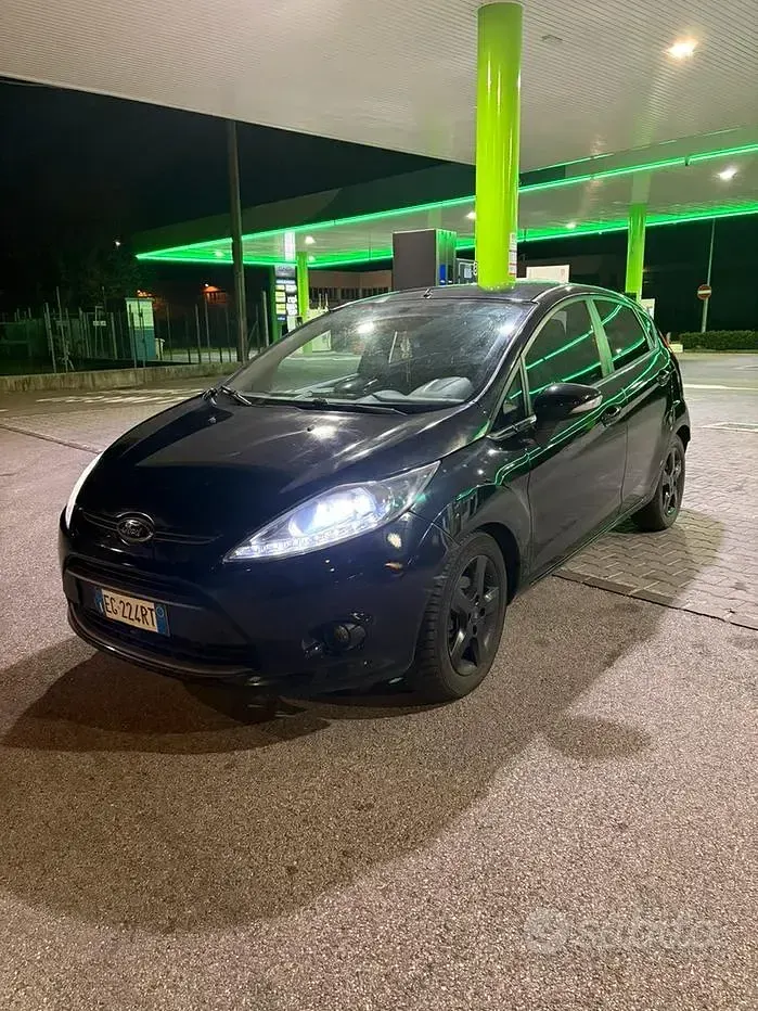 Usata Ford Fiesta 70 CV (51 kW) 2011 Nero Utilitaria