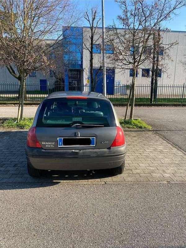 Usata Renault Clio II 58 CV (42 kW) 2001 Berlina
