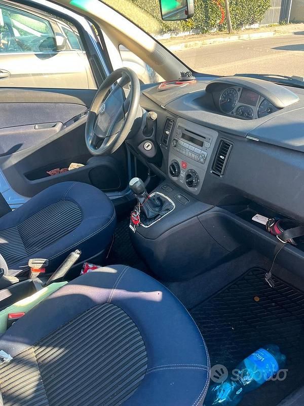 Usata Lancia Musa 90 CV (66 kW) 2009 Blu Monovolume