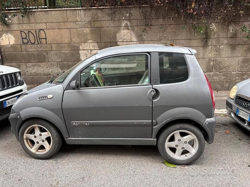 Grigio Usata 2009 Aixam Microcar Due volumi | 1900 € - Immagine 1/4