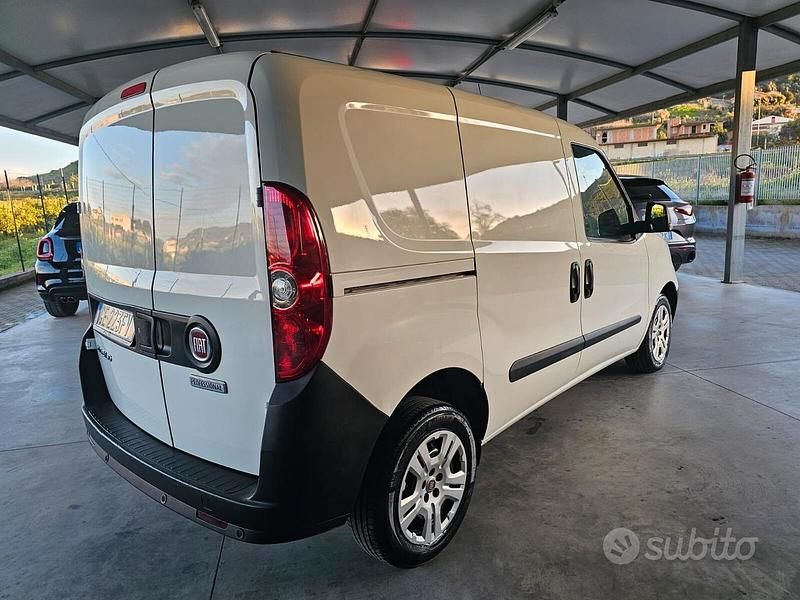 Usata Fiat Doblò 120 CV (88 kW) 2021 Bianco Monovolume