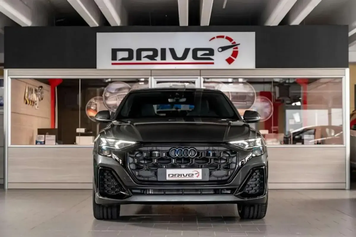 Nuova Audi Q8 S-Line 286 CV (210 kW) 2026 Grigio SUV