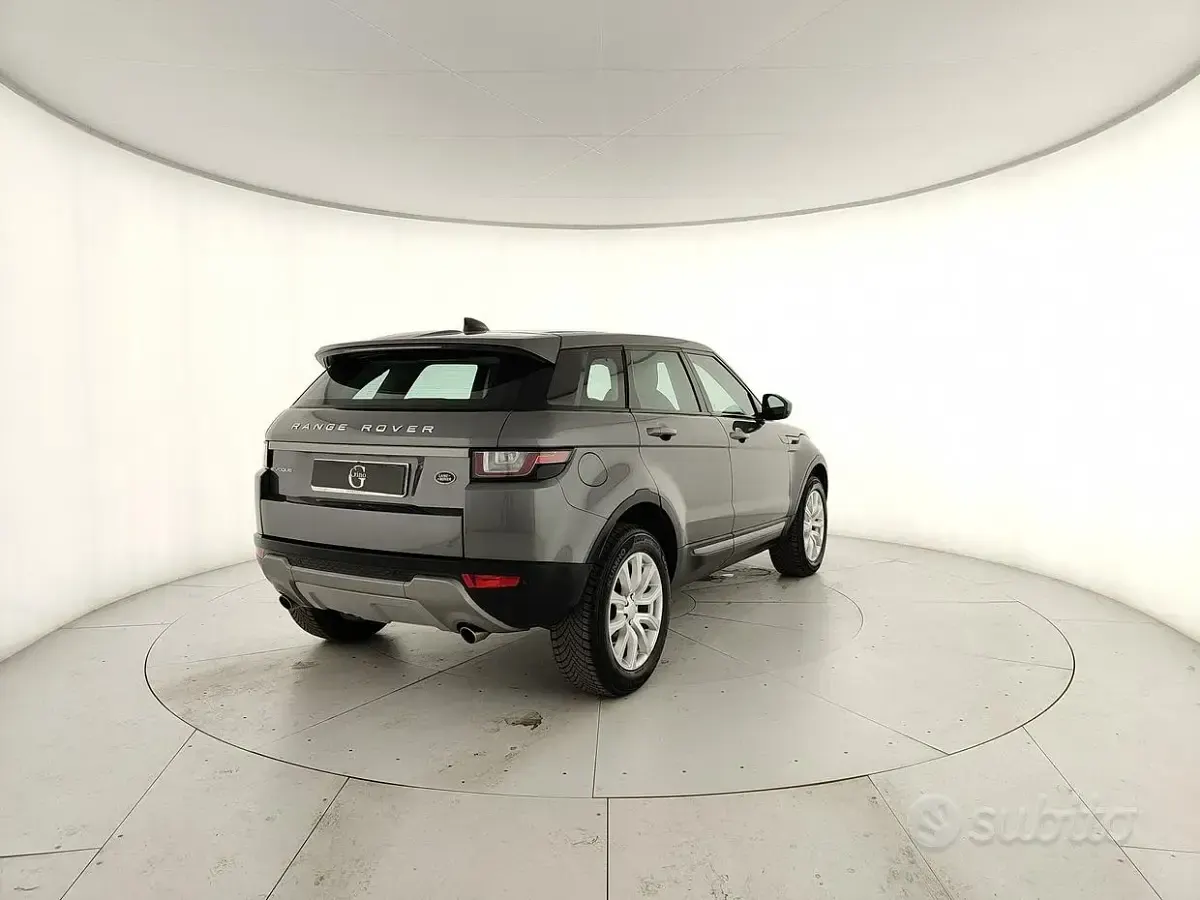 Usata Land Rover Range Rover evoque HSE Dynamic 150 CV (110 kW) 2019 Grigio scuro SUV