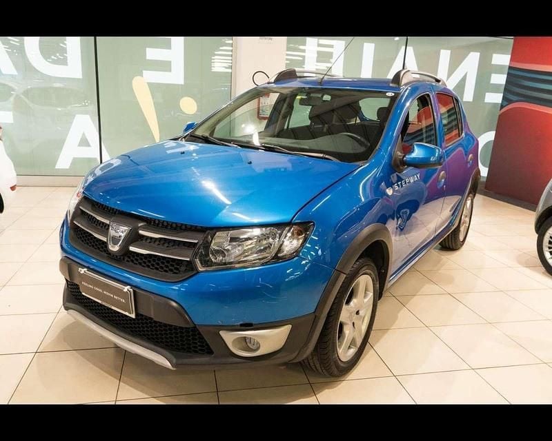 Usata Dacia Sandero Prestige 90 CV (66 kW) 2015 Blu/azzurro Utilitaria