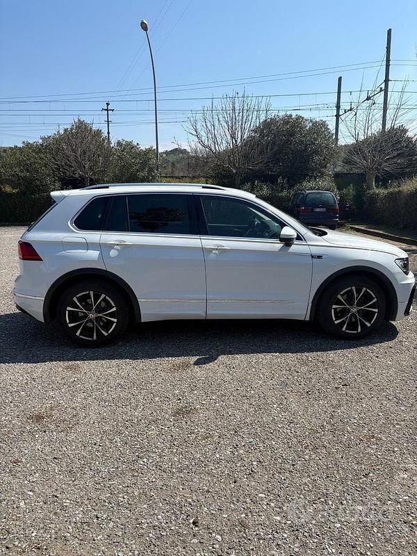Usata VW Tiguan R-line 150 CV (110 kW) 2018 Nero SUV