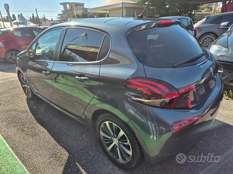 Usata Peugeot 208 Allure 81 CV (59 kW) 2017 Grigio Utilitaria