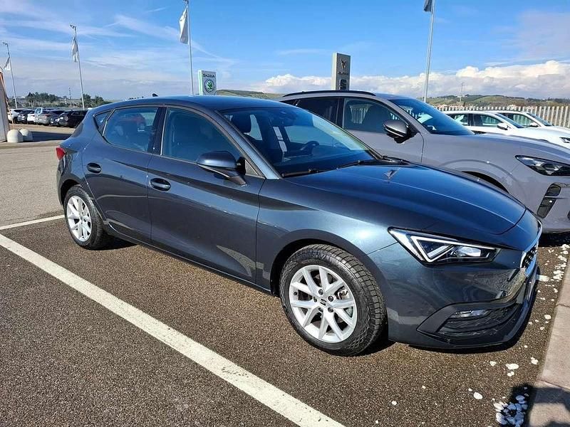 Grigio Usata 2022 Seat Leon Style Tre volumi | 17.000 € (Ottimo prezzo) - Immagine 1/4