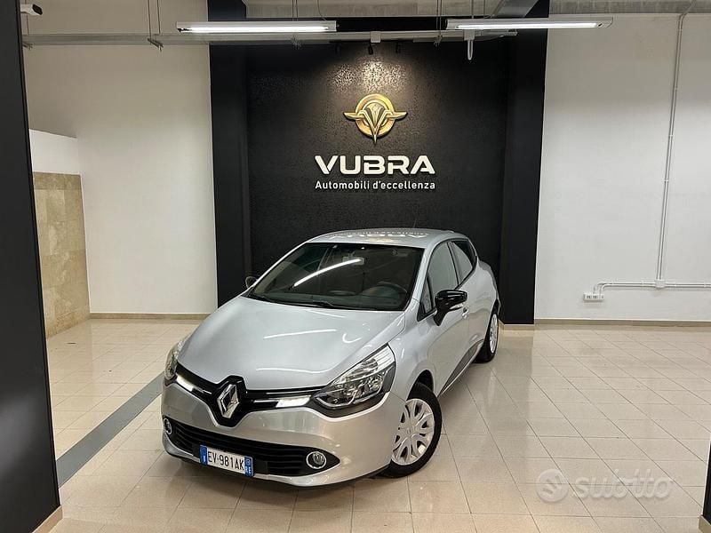 Grigio Usata 2014 Renault Clio IV Tre volumi | 7499 € (Cara) - Immagine 1/4