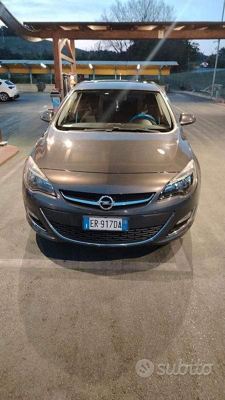 Usata Opel Astra 110 CV (80 kW) 2013 Grigio Berlina