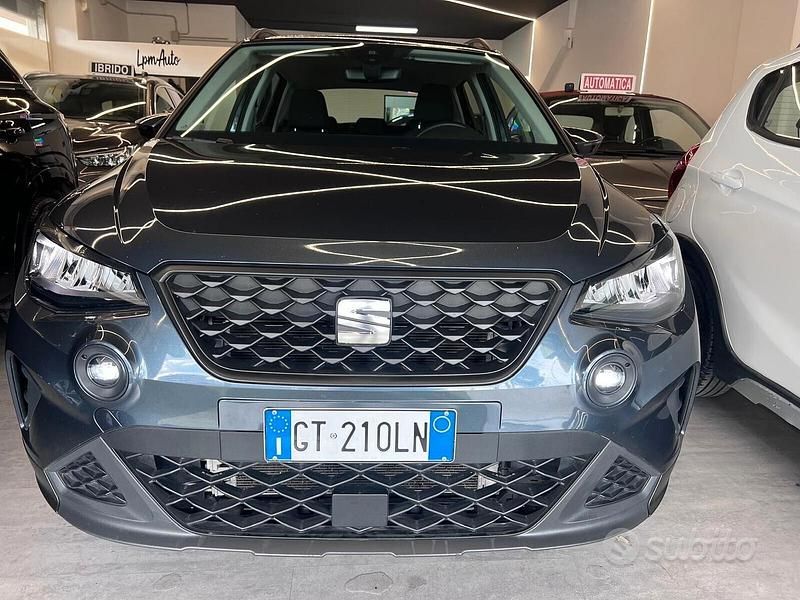 Usata Seat Arona Crono 110 CV (80 kW) 2024 Grigio SUV