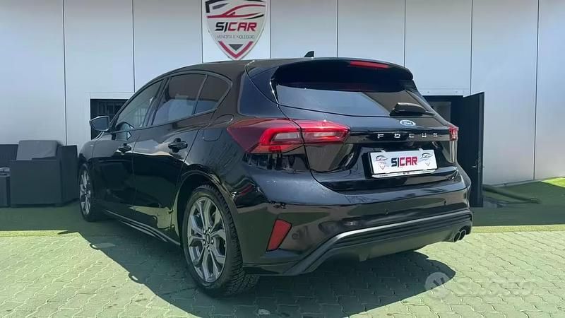 Usata Ford Focus ST 116 CV (85 kW) 2024 Nero Berlina