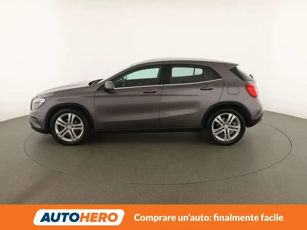 Usata Mercedes GLA200 Premium 136 CV (100 kW) 2017 Grigio SUV