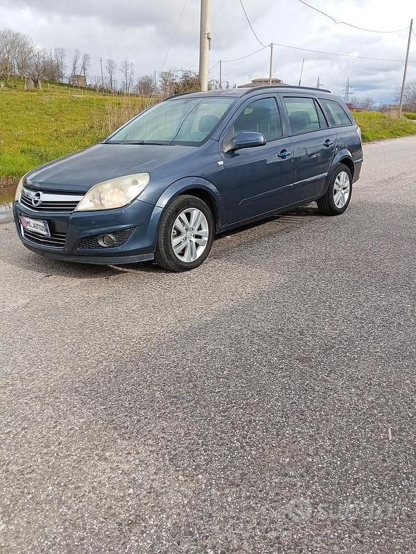 Usata Opel Astra 101 CV (74 kW) 2007 Blu Station wagon