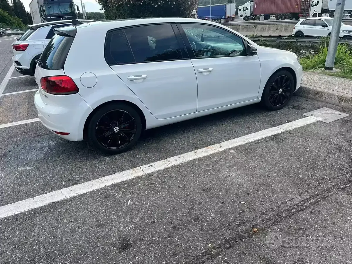 Usata VW Golf VI 140 CV (102 kW) 2011 Bianco Utilitaria