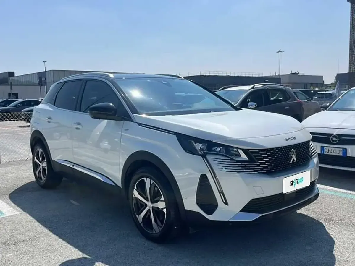 Usata Peugeot 3008 GT 131 CV (96 kW) 2022 Banchisa SUV