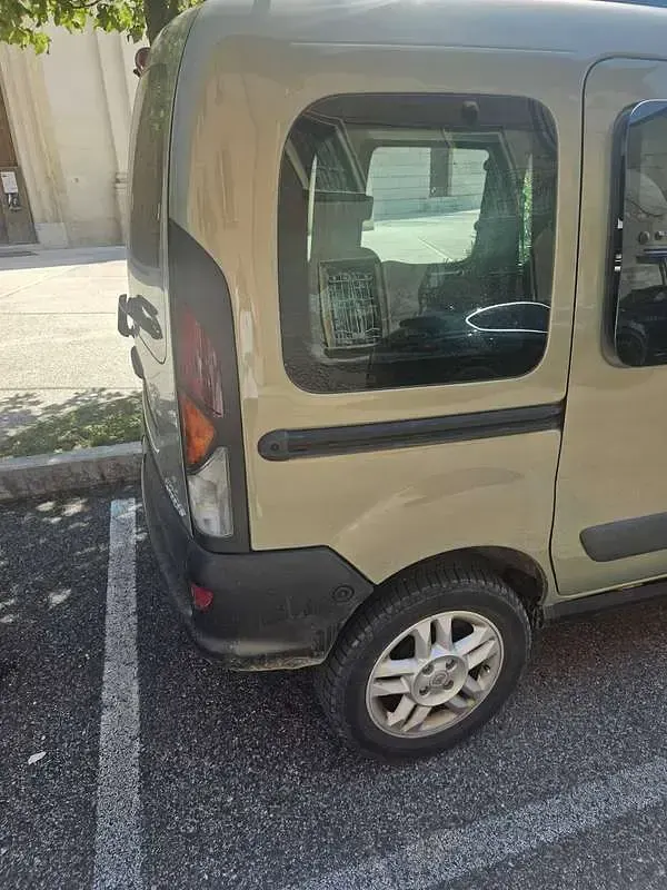 Usata Renault Kangoo Privilege 95 CV (69 kW) 2002 Verde Monovolume