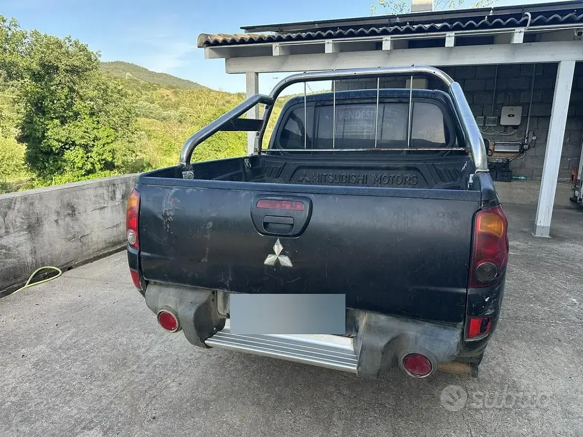Usata Mitsubishi L200 136 CV (100 kW) 2006 Nero Pick-up