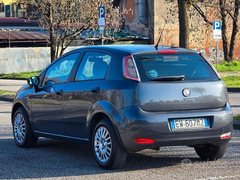 Usata Fiat Punto Lounge 75 CV (55 kW) 2014 Grigio Utilitaria