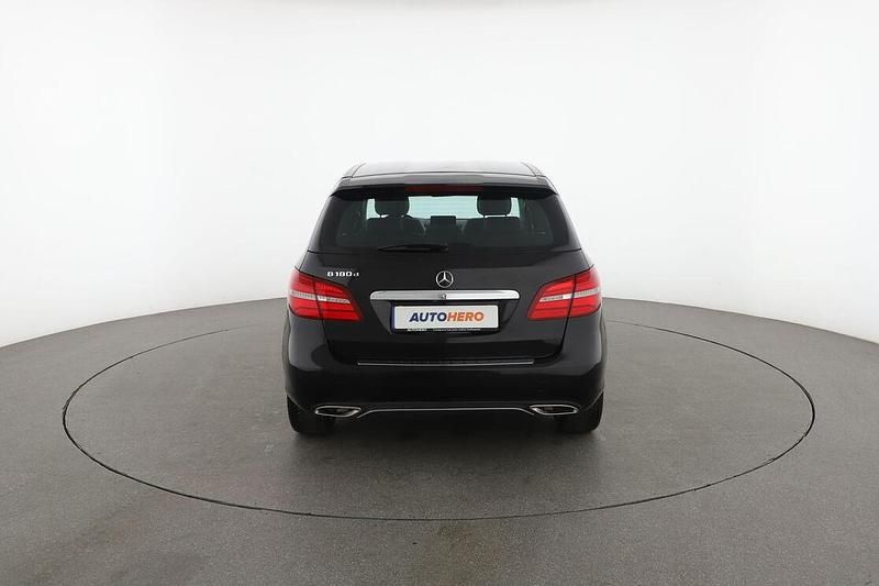 Usata Mercedes B180 110 CV (80 kW) 2018 Nero Monovolume