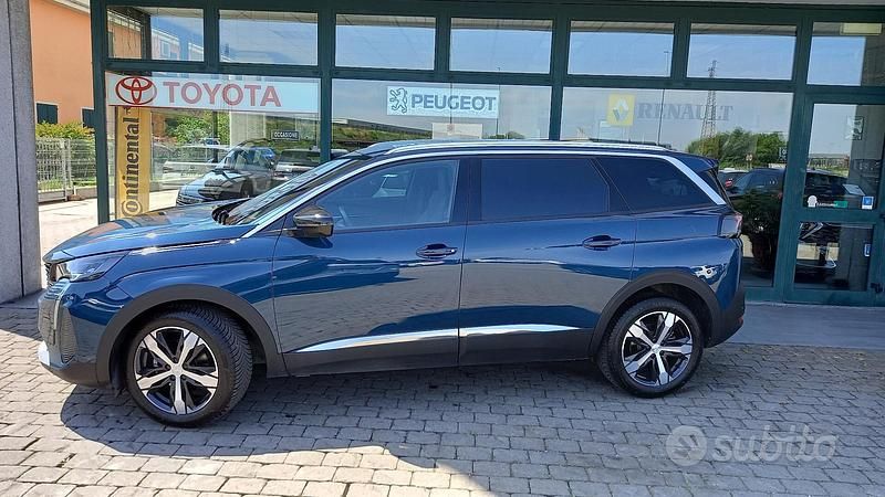 Usata Peugeot 5008 Allure 131 CV (96 kW) 2023 Blue celebes SUV