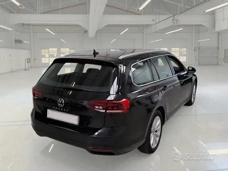 Usata VW Passat Business 150 CV (110 kW) 2022 Nero Station wagon