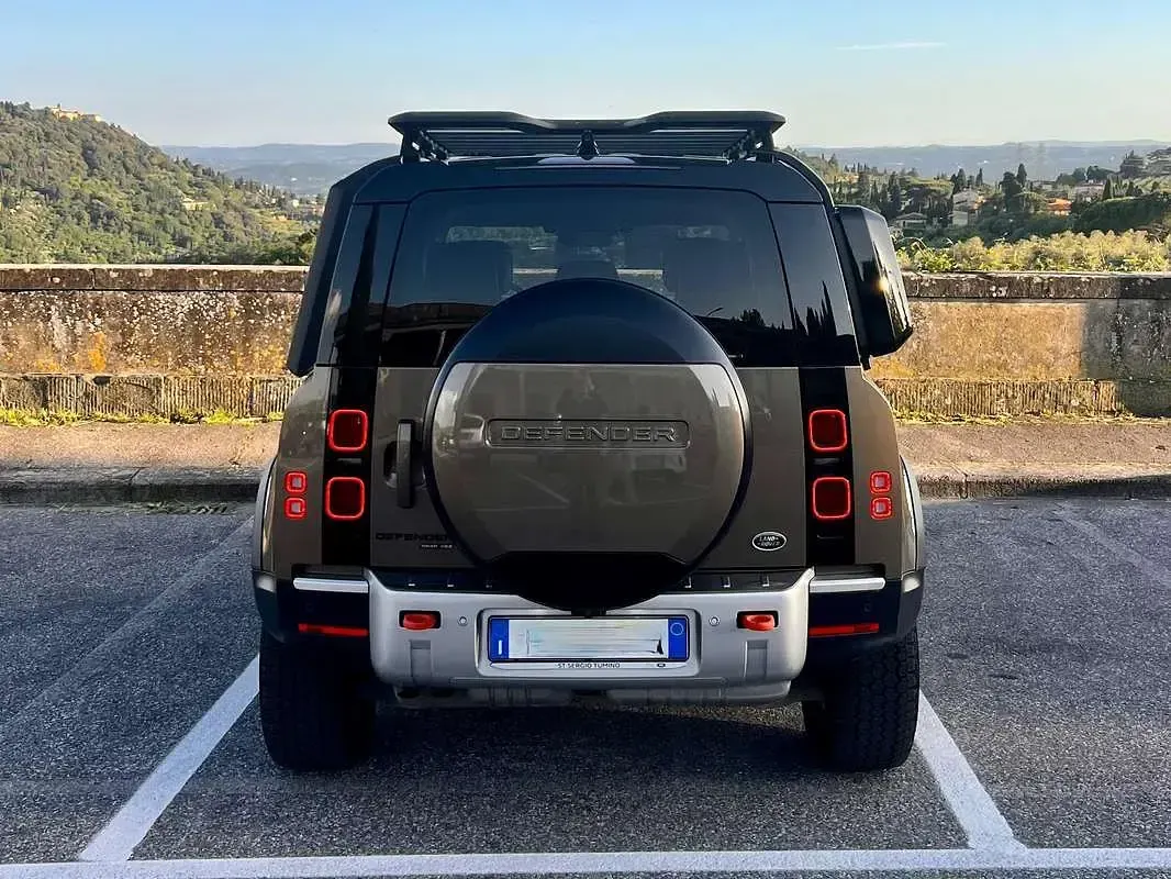 Usata Land Rover Defender HSE 241 CV (177 kW) 2020 Verde SUV