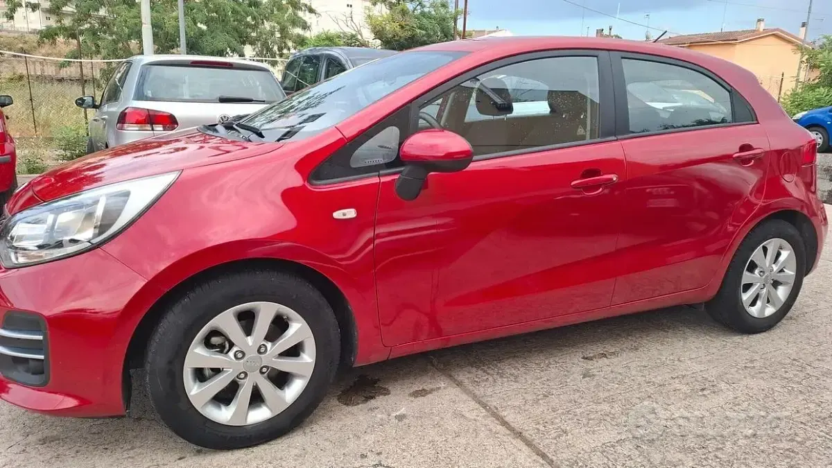 Usata Kia Rio 75 CV (55 kW) 2016 Rosso Utilitaria