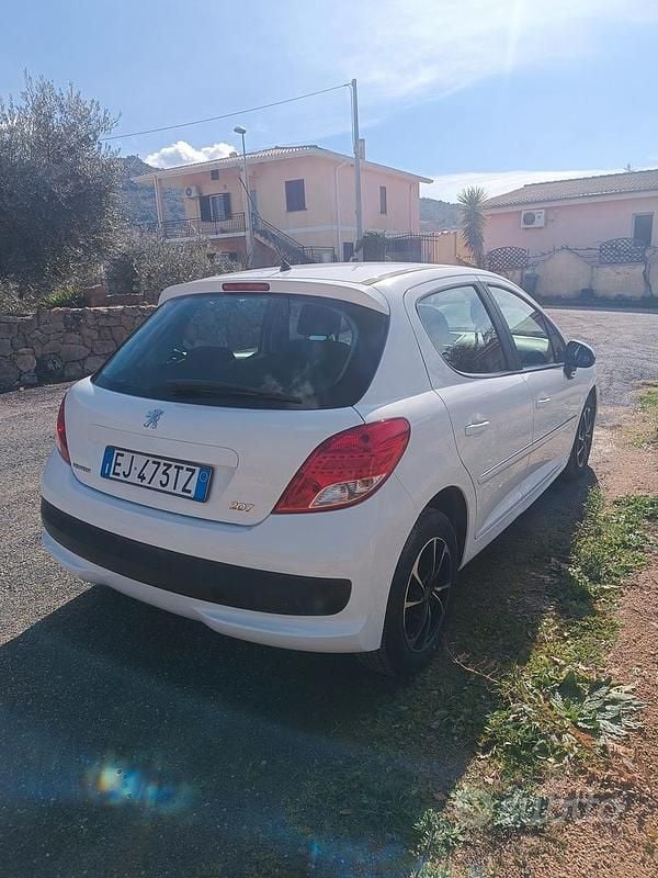 Usata Peugeot 207 68 CV (50 kW) 2011 Bianco Berlina