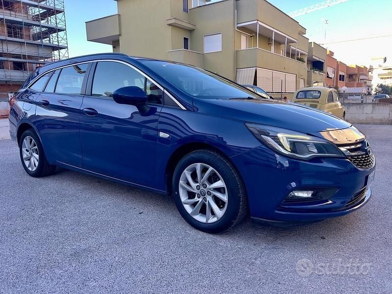 Usata Opel Astra Dynamic 110 CV (80 kW) 2019 Blu Station wagon